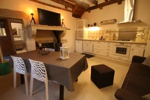 Image of In the village of Bèze is a small quiet corner: Le Gîte des Remparts