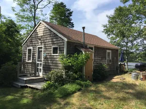Image of Lakefront Cottage in Eastham, near ocean and Bay