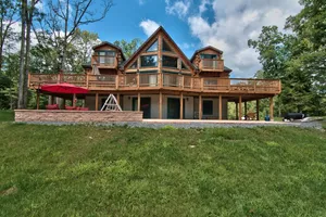 Image of 10BR 6BA, SLPS 28 50 ACRES BSK CT Putting Green Hot Tub Pool Table Tesla EV CHGR