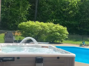 Image of Adorable 2-bedroom place with a hot tub