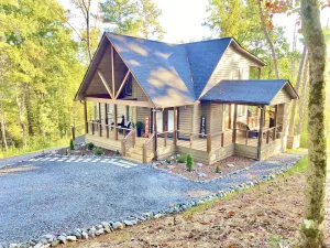 Image of Cabin Ellijay, Georgia - Great for groups, private, comfortable, fully equiped