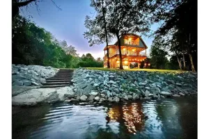 Image of Luxury Waterfront Treehouse Cabin on Factory Creek