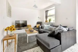 Image of 3 Bedroom 5 Bed House nr London in Hemel Hempstead
