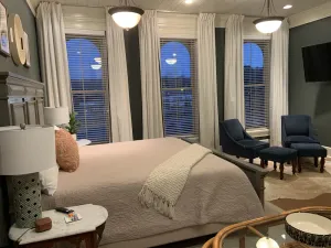 Image of Archer Suite- Remedies Inn historic downtown