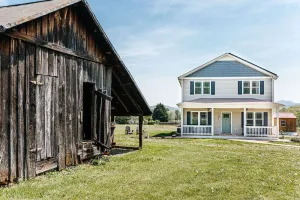 Image of Glenbrae- Luxury 5br Farmhouse, Mountain Views, just off 151