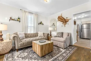 Image of Updated Downtown Fenton 2 Bedroom Unit- Close to lakes, Walk Downtown!