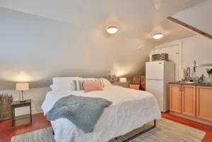 Image of Nest on 9 - King Bed