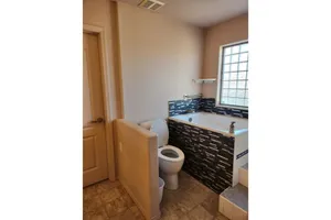 Image of Adorable 2 bedroom guest house with mountain views