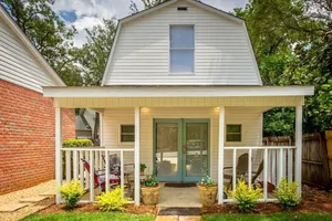 Image of Beach Barn - 5min to Pcola Beach