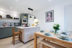 Image of The Pinkish House - 4 bed home in Blairgowrie town centre