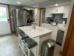Image of Modern Updated Apartment \/Private Parking, Yard, Grill, Firepit - Resort Living!