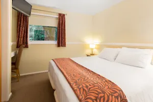 Image of Spacious 2-Bed Lodge | Lakeside Resort | Sleeps 6