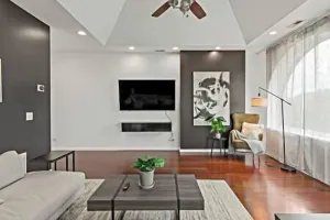 Image of Penthouse, Lux stay near Downtown, McComick & Lake