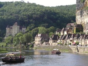 Image of In the center of Périgord  Noir (SARLAT 20 Km)- LE COUX et BIGAROQUE.  Périgourdine house with  swimming pool, beautiful panorama on valley, on property of 6 ha.