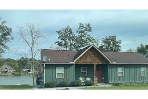 Image of Cute and Cozy Lakehouse