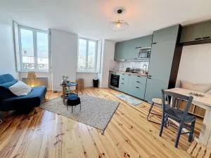 Image of Newly Renovated 1-Bedroom Apartment Near Granville Centre, Secure Residence