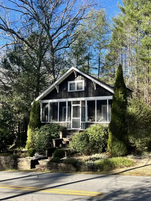 Image of Lake Junaluska cottage with amenities galore!