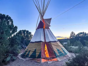 Image of W-W: Authentic Tipi with Great Views!