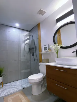 Image of Chic Modern Retreat 5bed\/3bath House w\/private outdoor pool