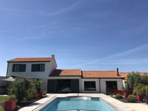 Image of House with swimming pool on large enclosed plot in the vineyards