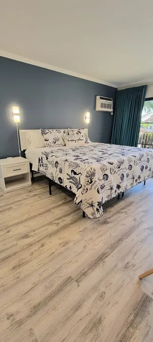 Image of Satellite Motel - Sea Scape 110