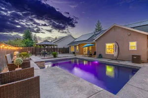 Image of Beautiful home W\/Pool Close to National Parks.