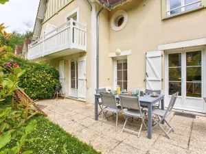 Image of Ideal Family Getaway Near Beach with Terrace & Wi-Fi