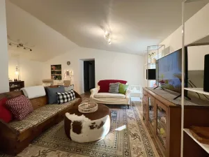 Image of Creek side cabin near State Parks and ski resorts