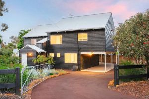 Image of Eagle Bay Summerhaus - over to the beach