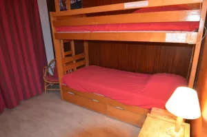 Image of 10m from resort center, 4th floor, view mountain, balcony, tv, ski locker, 49m², Les Menuires