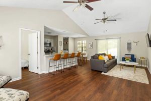 Image of Modern and Stylish 4BR Home w\/ All the Latest Tech