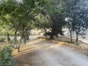 Image of Cabanon Provençal - air-conditioned - shaded parking area