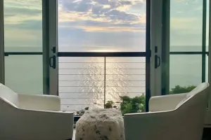 Image of Bayfront home w\/amazing view, deck & balcony - 450 feet to beach