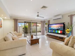 Image of Private Cinema! 5Beds Spacious Villa Near Shops