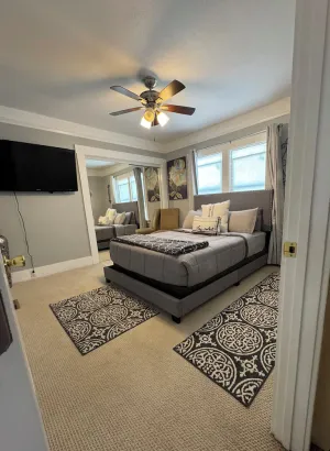 Image of West oakland home minutes from San Francisco FLEXIBLE CANCELLATION !