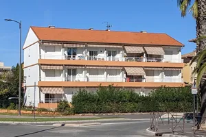 Image of Apartment in a fenced residence, 50m from the beach