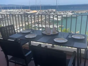 Image of Appartement 1er étage avec parking, proche plage et commerces, Hyères - FR-1-335-165