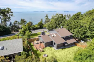 Image of West Beach Lookout by Avantstay Walk to Beach