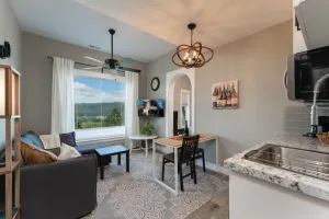 Image of Kalama Oaks Lodge, Cozy Budget Suite - River views over the Columbia Bluff