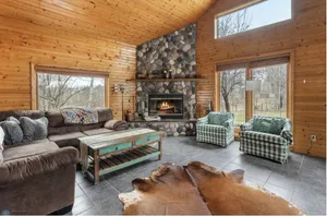 Image of Rustic Retreat near Shops\/Bars\/Eats\/Beach