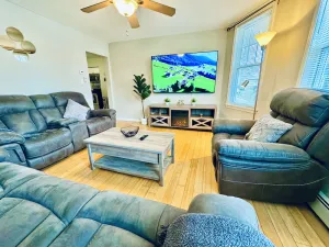 Image of Bright, Stylish & Cozy 2Bed Unit w\/Fireplace, Backyard, & Grill