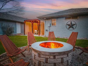 Image of Cowboy pool, BBQ, pool table, firepit, fiber internet, WFH