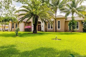 Image of PARKLAND MANSION • SPACIOUS & HUGE YARD