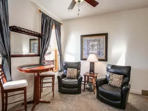 Image of Cute flat in Downtown Bozeman w\/high ceilings & great location - Smart and Sassy on Main Street!