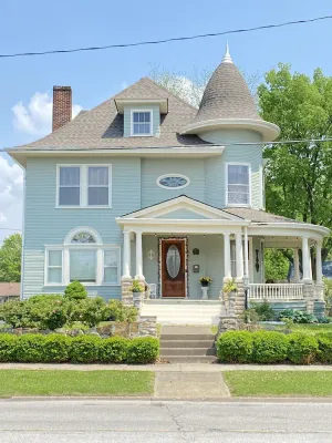 Image of Victorian Carlinville home on Rt. 66