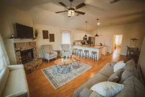 Image of Cozy Modern Farmhouse with Pool & Hot Tub, 4BDs in Waxahachie