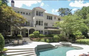 Image of 7000 sf: 5 king \/ 1 queen \/ 7 single beds, heated pool\/spa, designer furnishings