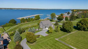 Image of Peaceful 4BR\/2.5BA luxury home w\/ lake views & spa