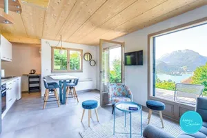 Image of Magnificent Chalet : lake and mountain view.