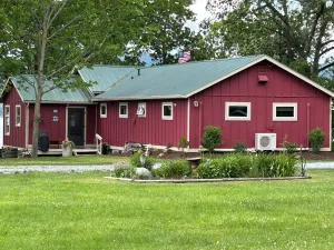 Image of 4 Bedroom, 1.5 bath- Air-Conditioned House on Lake Champlain - Seasonal May- Oct